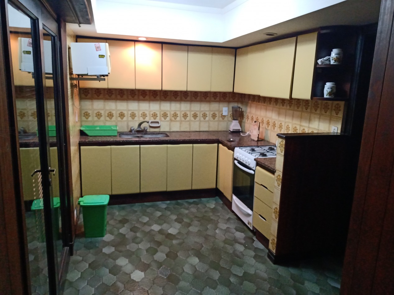 Venta/permuta Chalet De 5 Amb. C/dependencia , Mar Del Plata