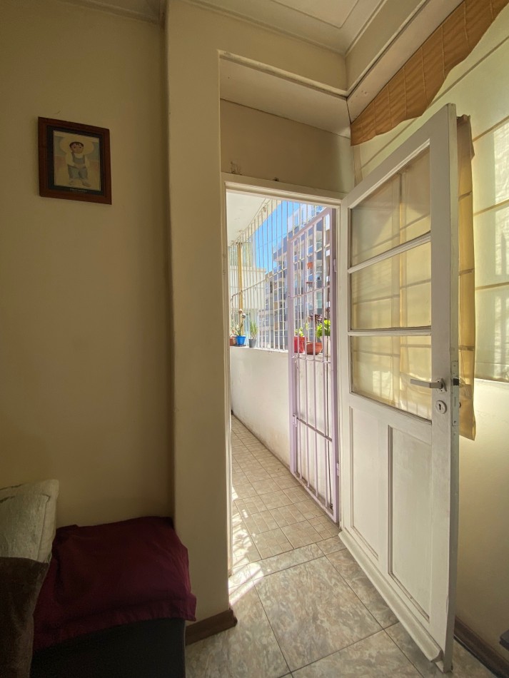 DEPARTAMENTO 3 AMB. A LA CALLE CON BALCON SALIENTE