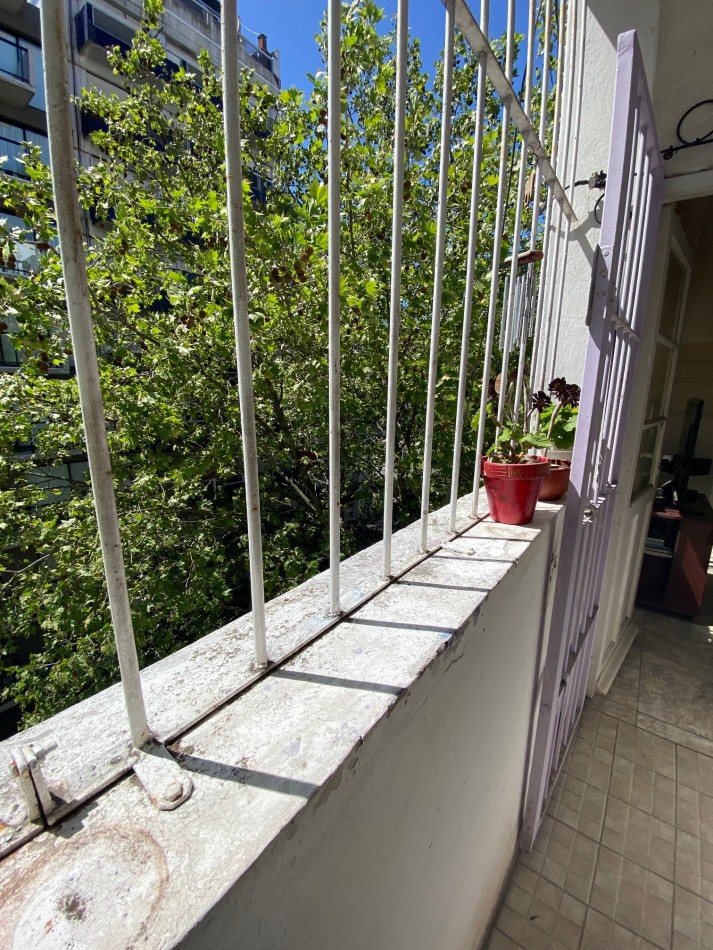 DEPARTAMENTO 3 AMB. A LA CALLE CON BALCON SALIENTE