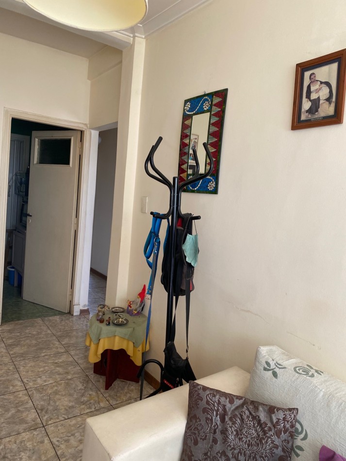 DEPARTAMENTO 3 AMB. A LA CALLE CON BALCON SALIENTE