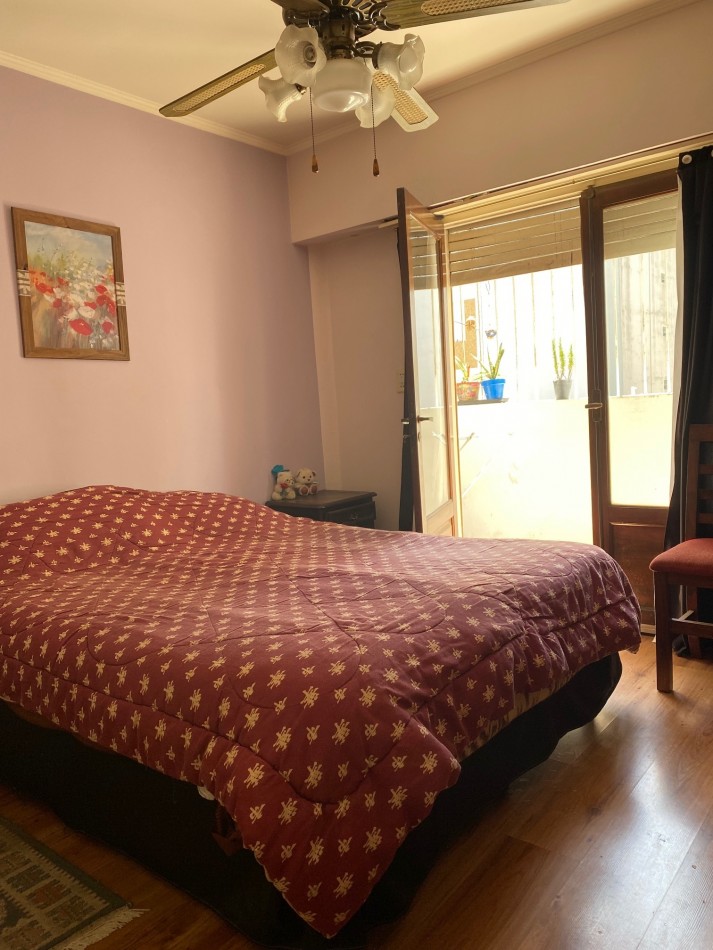 DEPARTAMENTO 3 AMB. A LA CALLE CON BALCON SALIENTE