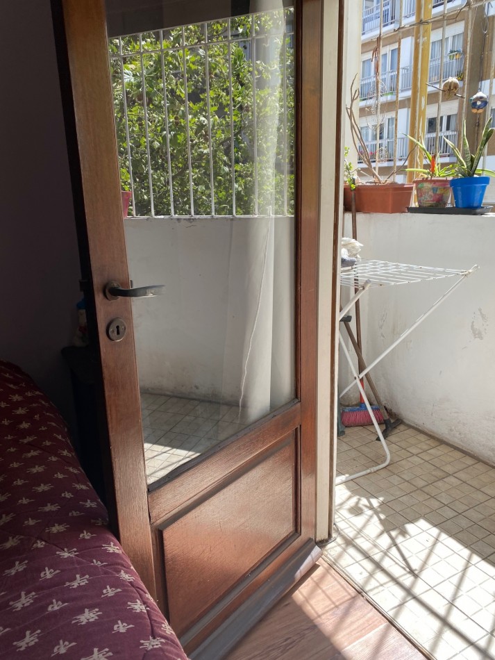 DEPARTAMENTO 3 AMB. A LA CALLE CON BALCON SALIENTE