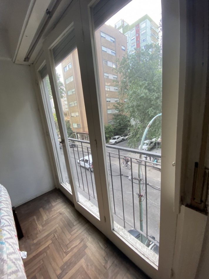 DEPARTAMENTO DOS AMB. A LA CALLE CON BALCON FRANCES VEREDA DE SOL