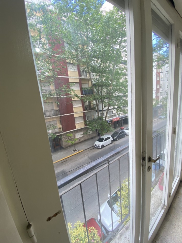 DEPARTAMENTO DOS AMB. A LA CALLE CON BALCON FRANCES VEREDA DE SOL