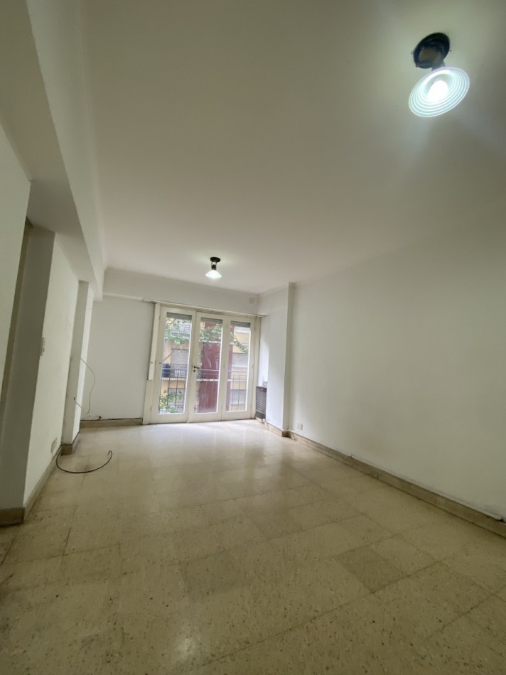 DEPARTAMENTO DOS AMB. A LA CALLE CON BALCON FRANCES VEREDA DE SOL