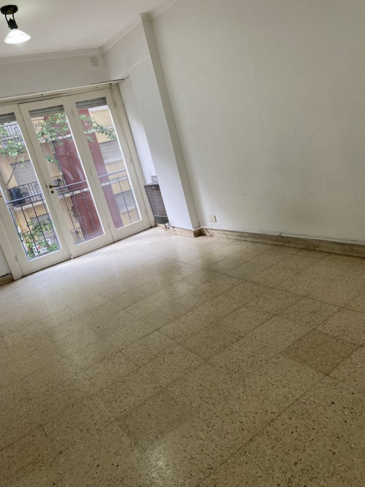 DEPARTAMENTO DOS AMB. A LA CALLE CON BALCON FRANCES VEREDA DE SOL