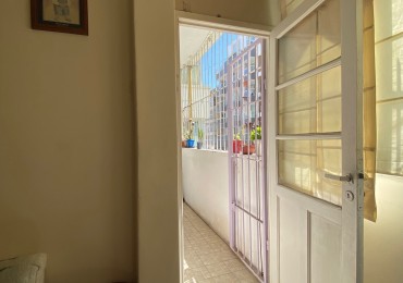 DEPARTAMENTO 3 AMB. A LA CALLE CON BALCON SALIENTE