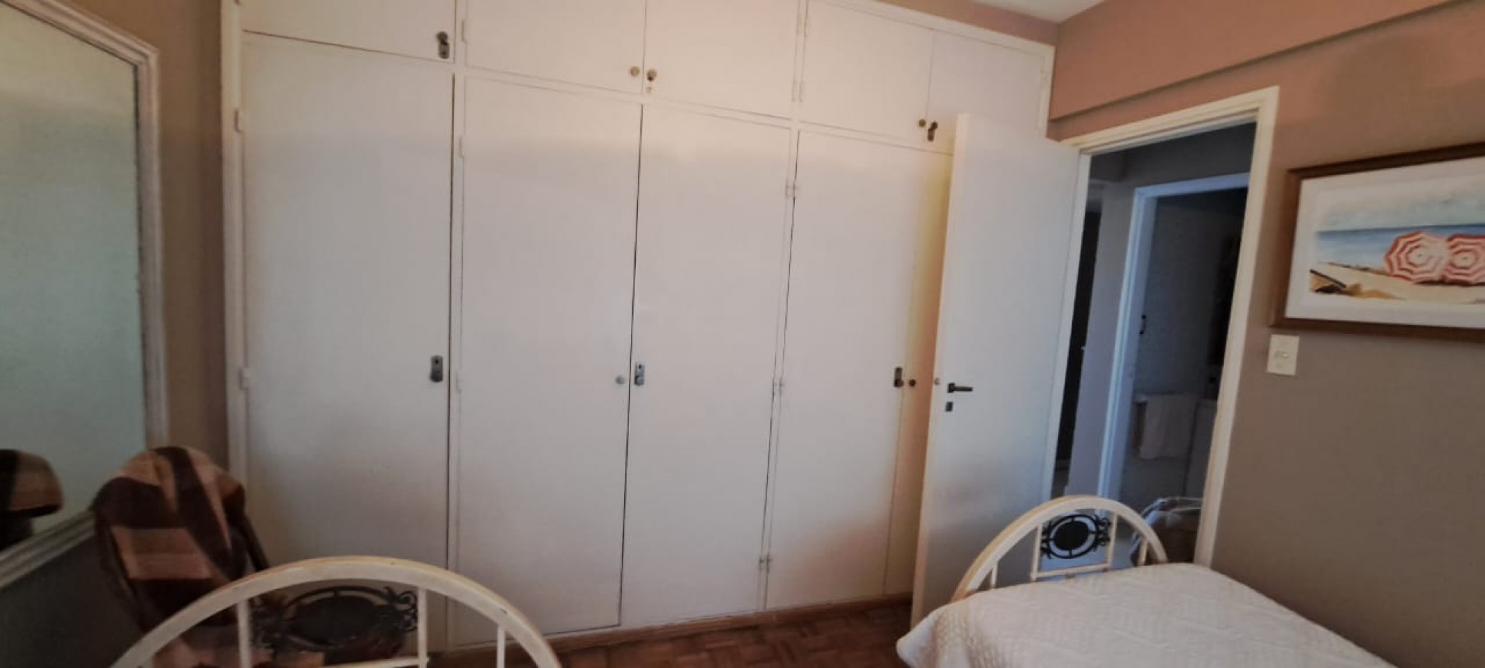Departamento de 3 amb con balcon a la calle. Ubicado en Av. Libertad e/ Independencia y Salta 