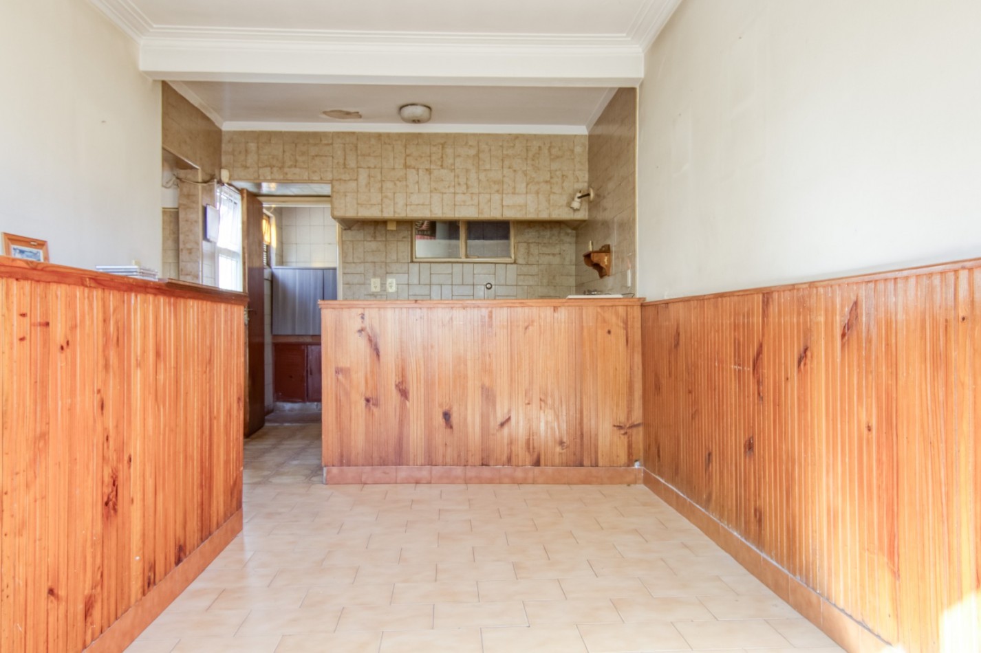 VENTA en ESQUINA CASA + LOCAL + DEPARTAMENTO con COCHERA 