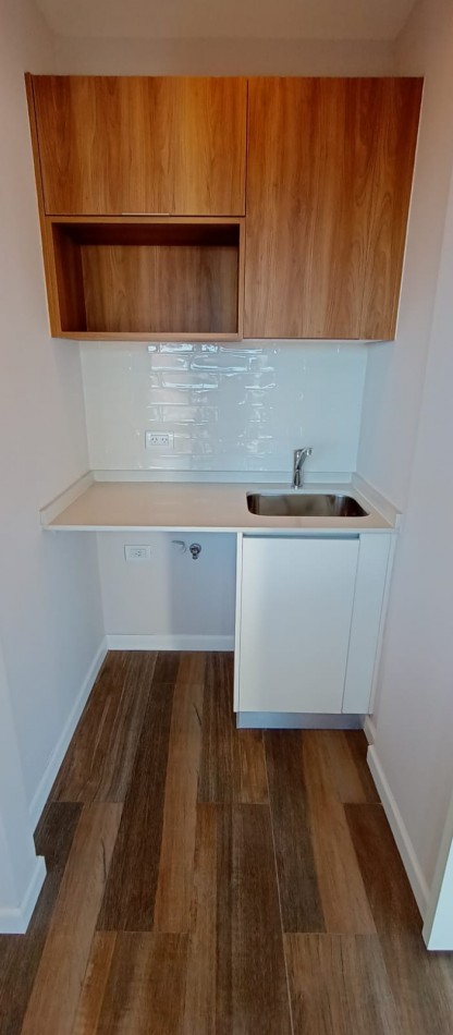 Piso de categoria a estrenar de 4 ambientes ( el principal en suite con vestidor) cochera y terraza propia. Z/Guemes