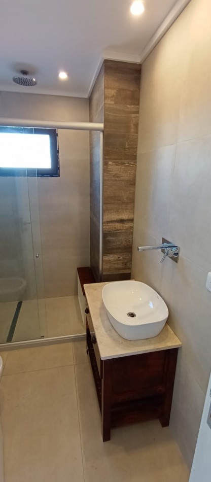 Piso de categoria a estrenar de 4 ambientes ( el principal en suite con vestidor) cochera y terraza propia. Z/Guemes