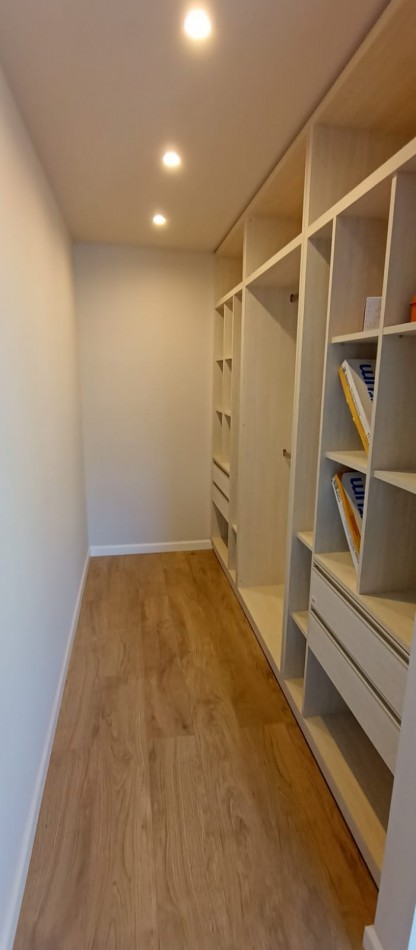 Piso de categoria a estrenar de 4 ambientes ( el principal en suite con vestidor) cochera y terraza propia. Z/Guemes