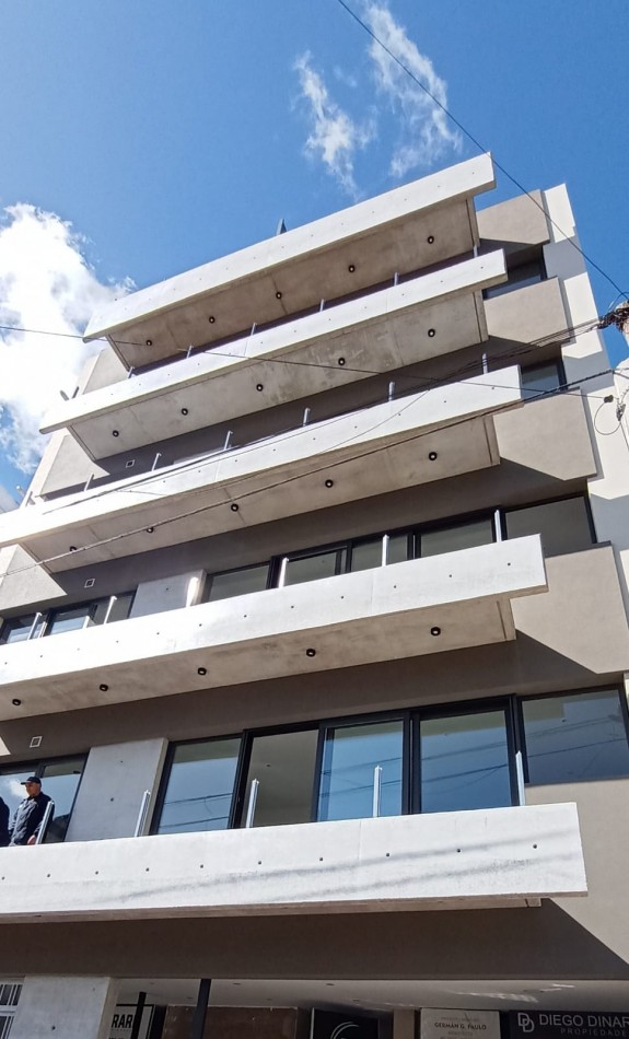 Piso de categoria a estrenar de 4 ambientes ( el principal en suite con vestidor) cochera y terraza propia. Z/Guemes