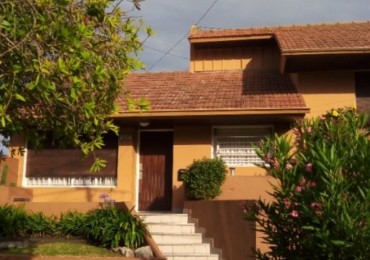 Chalet de 3 ambientes con patio, quincho y garage. Z/Punta Mogotes
