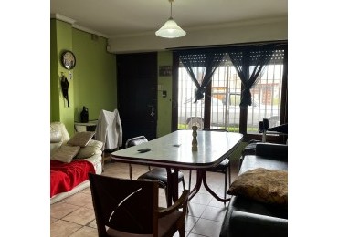 Venta casa 3 ambientes con garage y parque