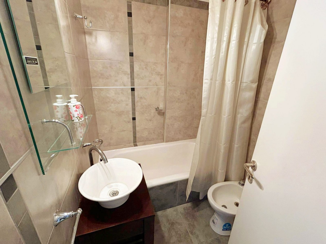 DEPARTAMENTO 2 AMB AL FRENTE, TODO EXTERNO, CON BALCON FRANCES - ZONA: CENTRO
