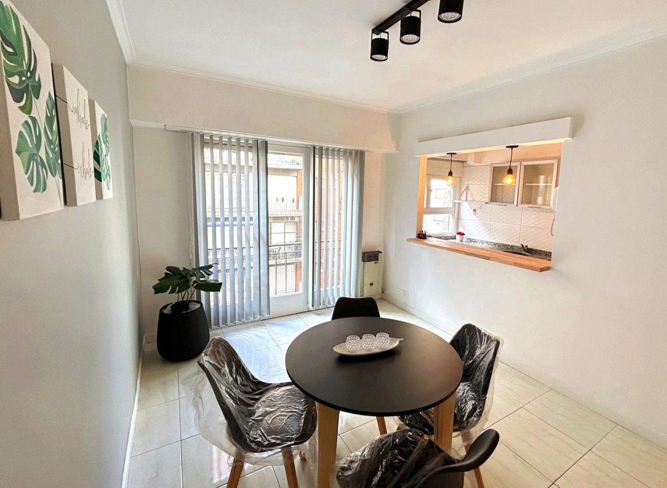 DEPARTAMENTO 2 AMB AL FRENTE, TODO EXTERNO, CON BALCON FRANCES - ZONA: CENTRO