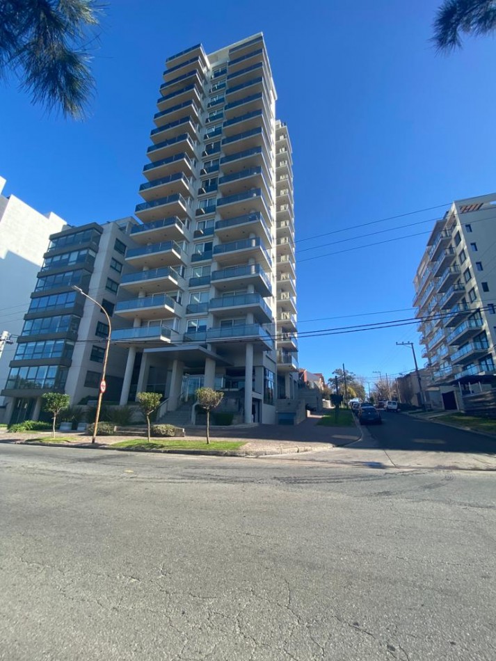 SEMIPISO 3 AMB EN VENTA - ZONA PLAYA GRANDE