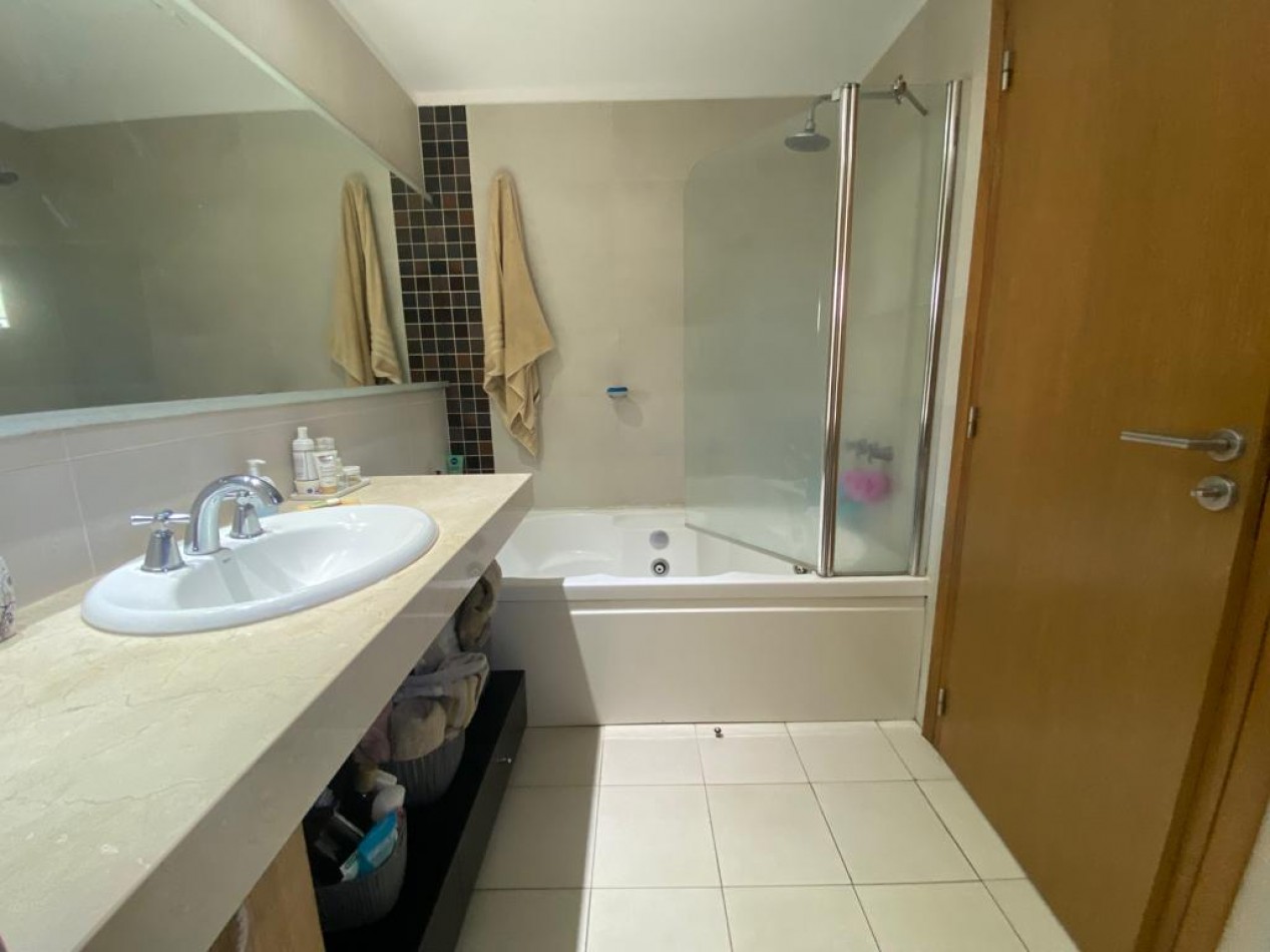 SEMIPISO 3 AMB EN VENTA - ZONA PLAYA GRANDE