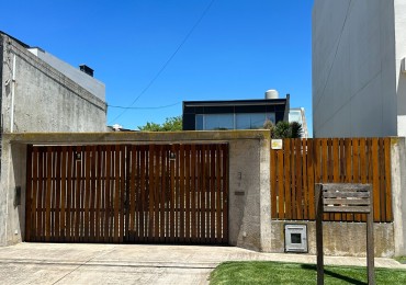 Casa 4 ambientes en Venta - Zona Parque Luro
