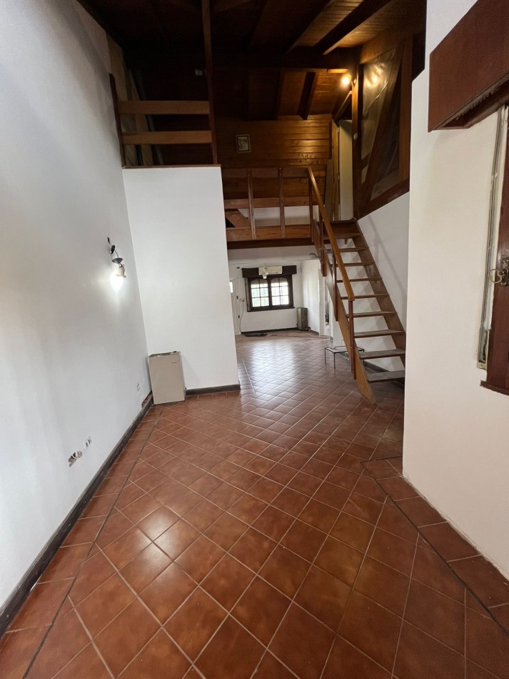 HERMOSO CHALET CUATRO AMBIENTES A LA VENTA ESCUCHA OFERTA