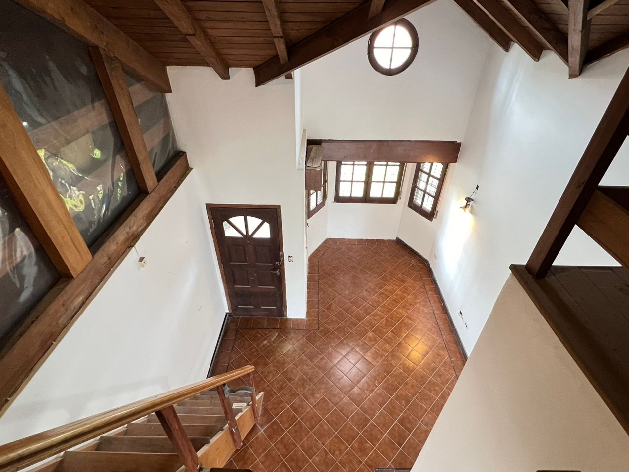 HERMOSO CHALET CUATRO AMBIENTES A LA VENTA ESCUCHA OFERTA