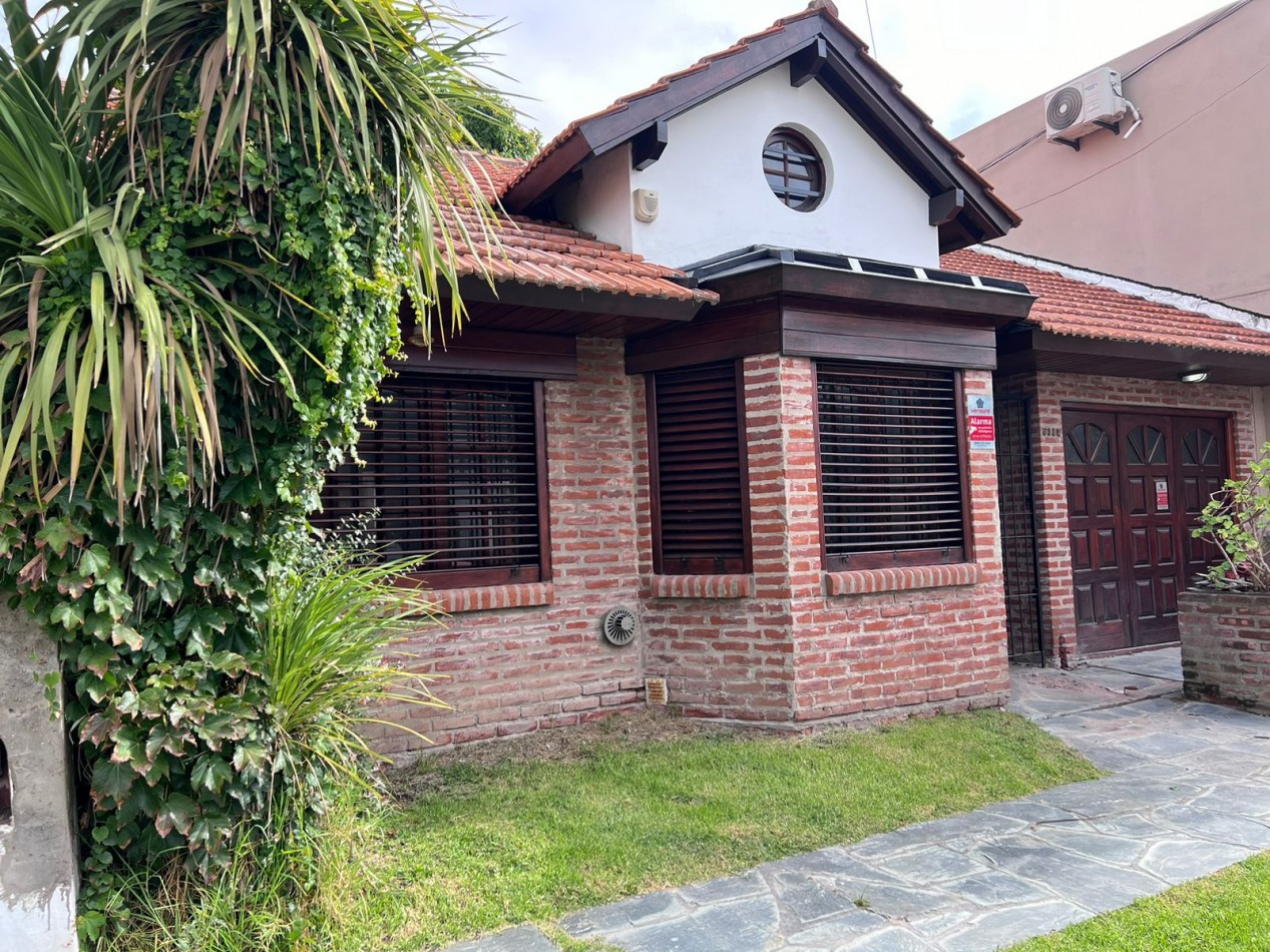 HERMOSO CHALET CUATRO AMBIENTES A LA VENTA ESCUCHA OFERTA