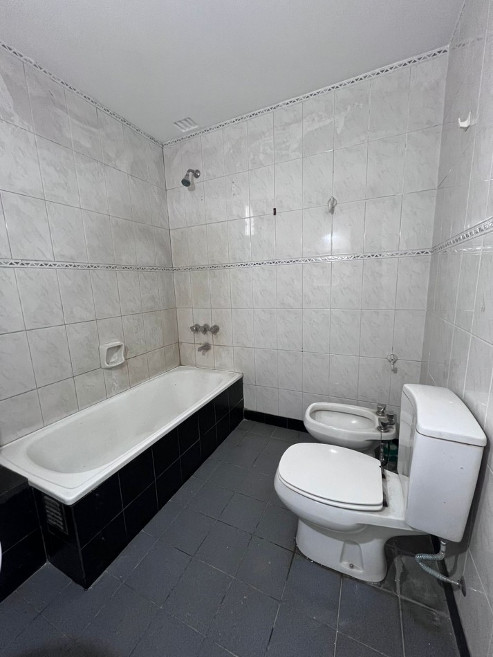 HERMOSO CHALET CUATRO AMBIENTES A LA VENTA ESCUCHA OFERTA