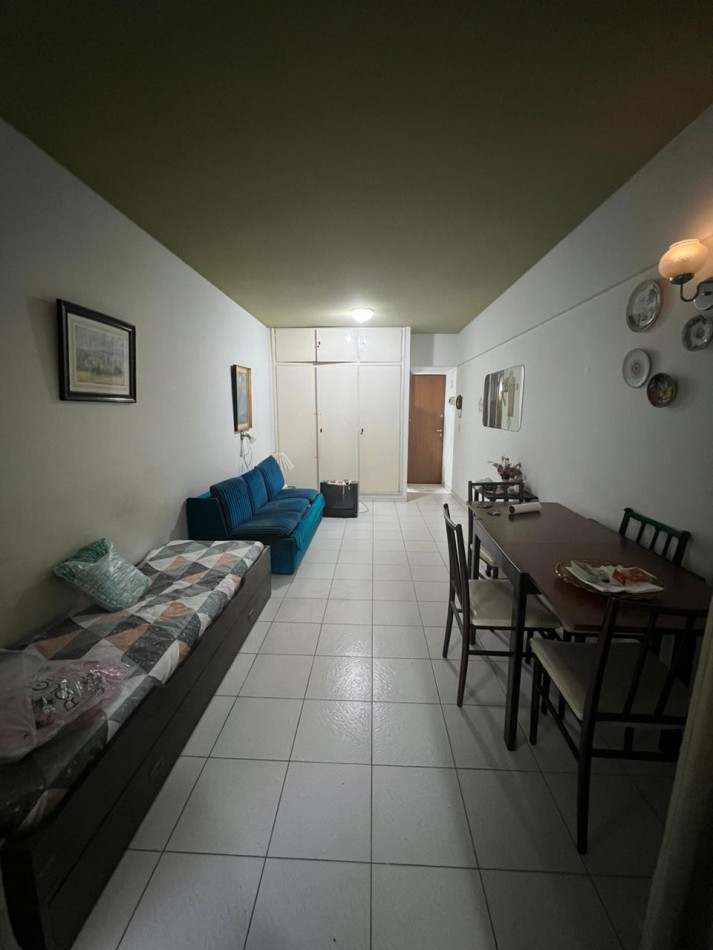 VENTA - DEPTO DE UN AMBIENTE AL CONTRAFRENTE - CON BALCON