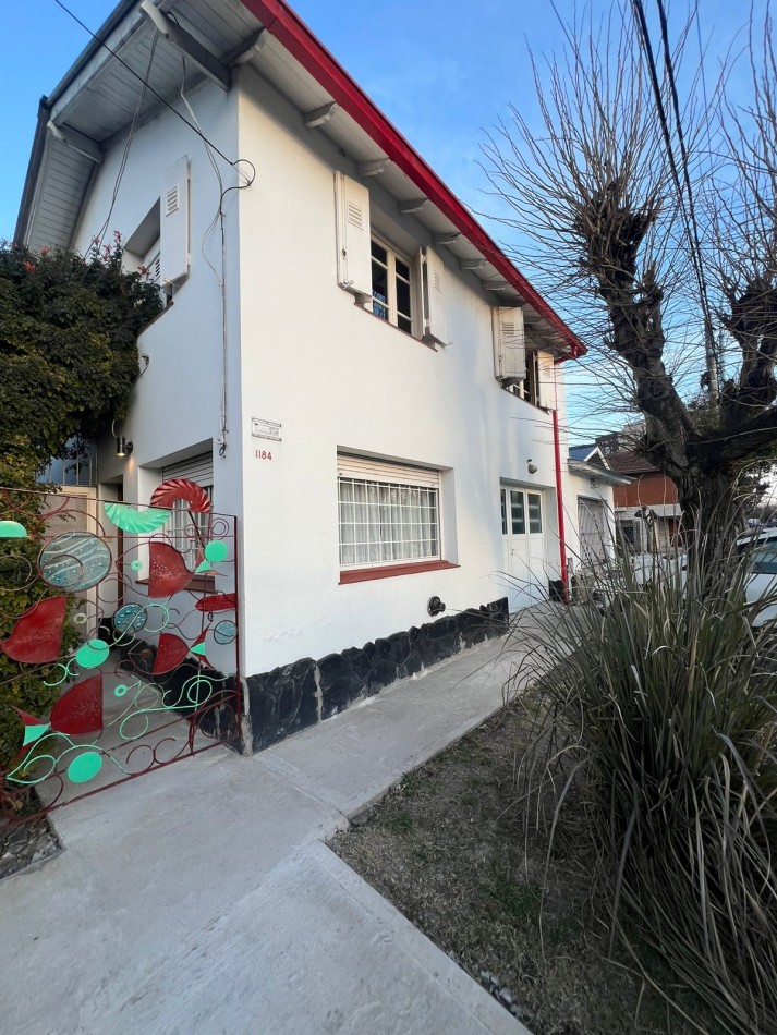 VENTA - CASA - CUATRO AMBIENTES - 1 DE MAYO 1100