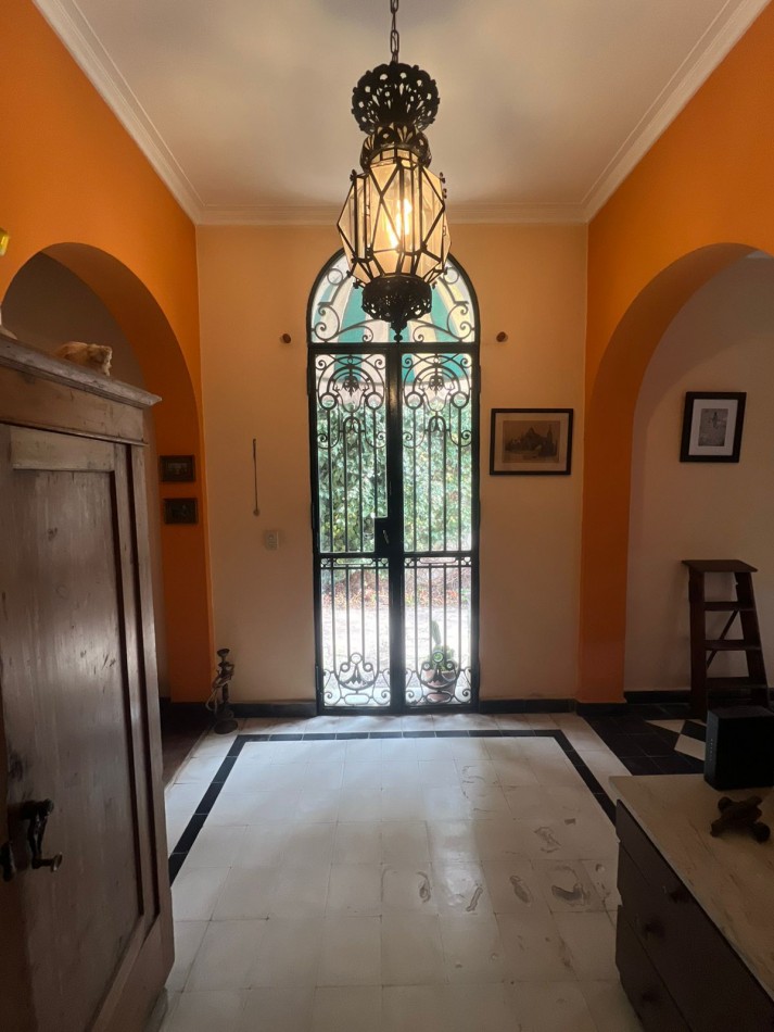 VENTA - CASA DE ESTILO - CINCO AMBIENTES - LA PERLA