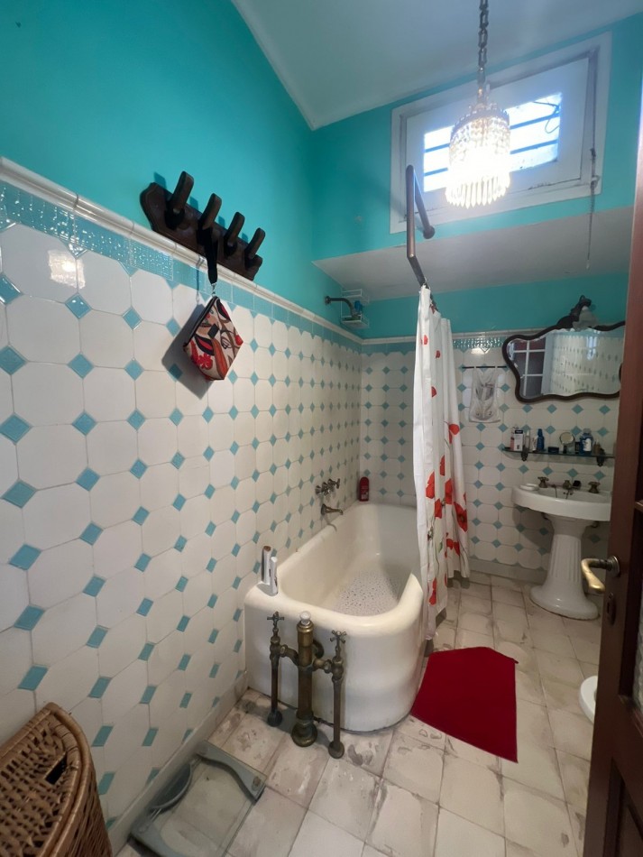 VENTA - CASA DE ESTILO - CINCO AMBIENTES - LA PERLA