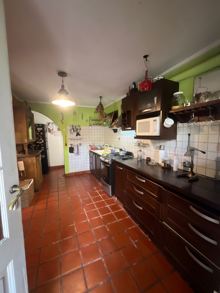 VENTA - CASA DE ESTILO - CINCO AMBIENTES - LA PERLA
