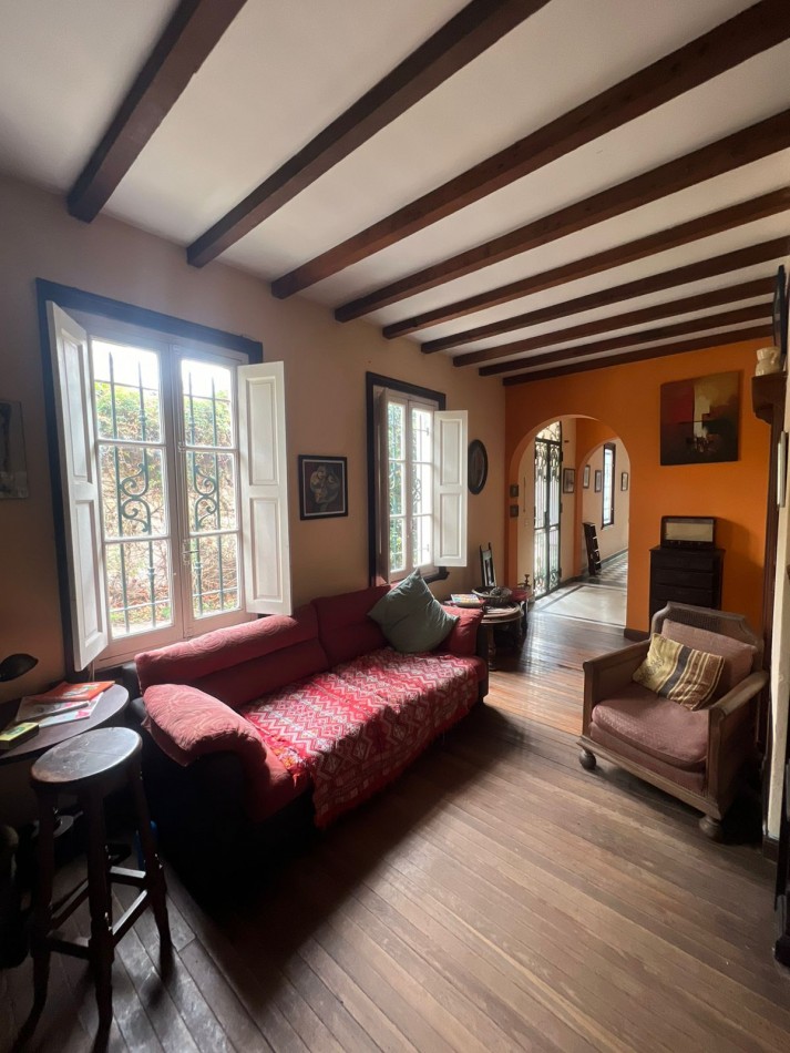 VENTA - CASA DE ESTILO - CINCO AMBIENTES - LA PERLA