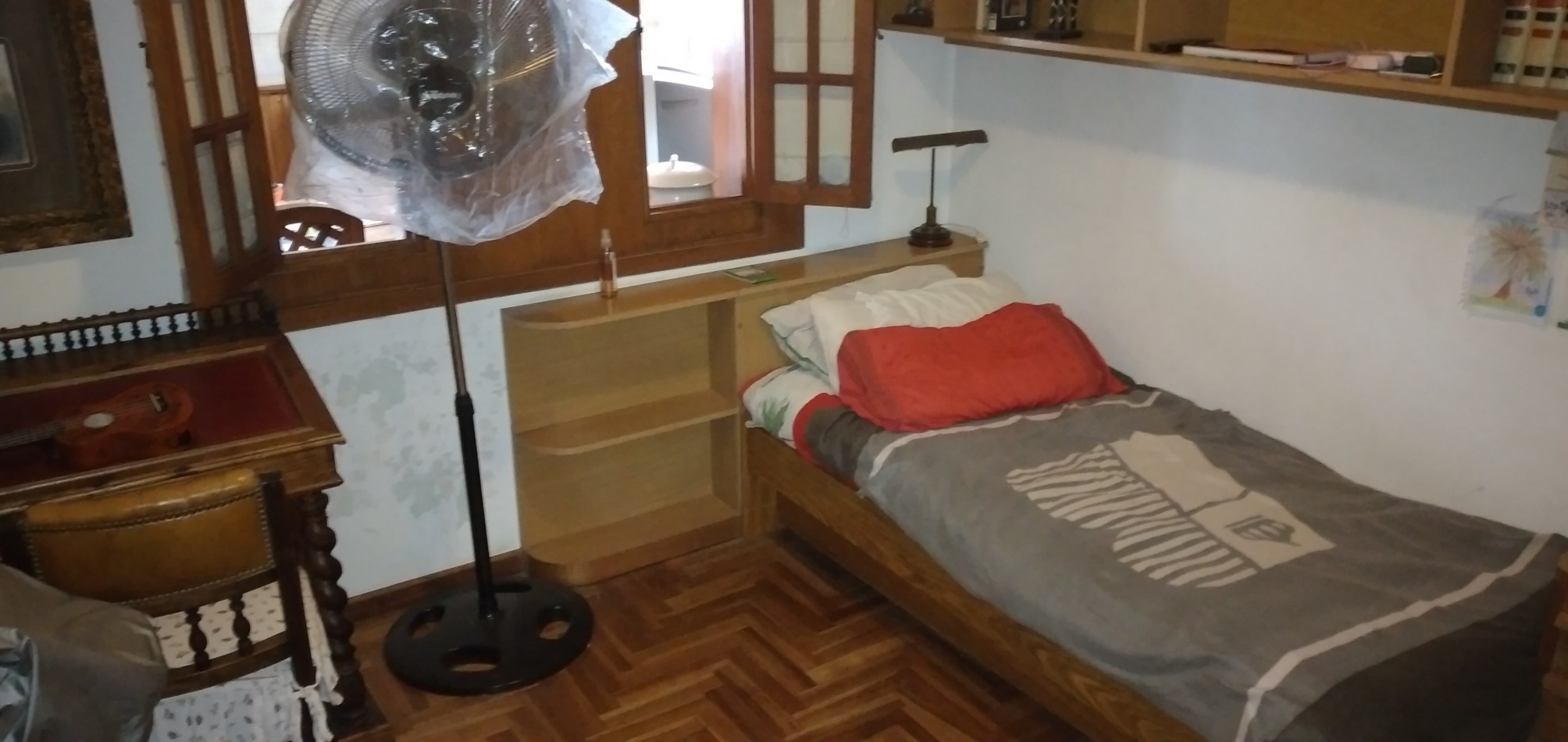 SOLIDO 3 AMBIENTES EXTERNOS, 2 BAÑOS, PROXIMO PLAZA MITRE.
