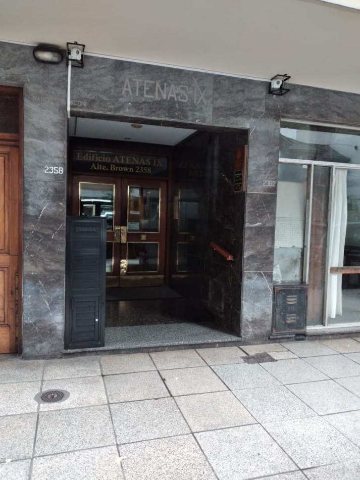 SOLIDO 3 AMBIENTES EXTERNOS, 2 BAÑOS, PROXIMO PLAZA MITRE.