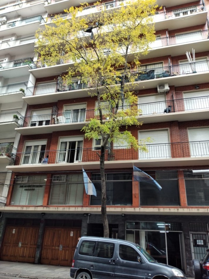 SOLIDO 3 AMBIENTES EXTERNOS, 2 BAÑOS, PROXIMO PLAZA MITRE.