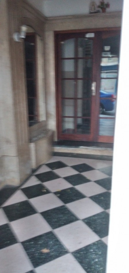 DEPARTAMENTO 2 AMB. AL CONTRA FRENTE SEGUNDO PISO POR ESCALERA.