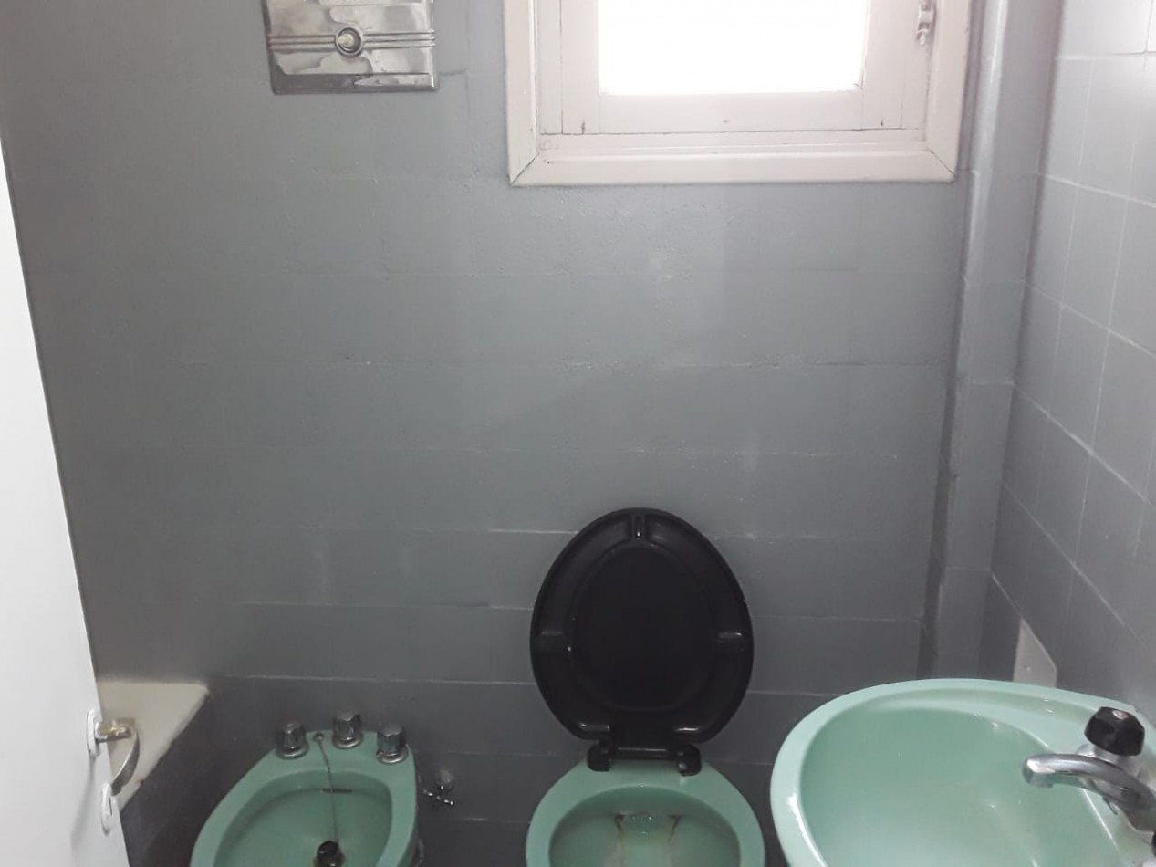 DEPARTAMENTO 2 AMB. AL CONTRA FRENTE SEGUNDO PISO POR ESCALERA.