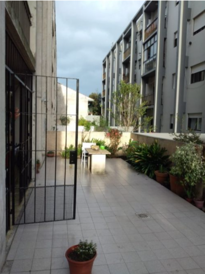 HERMOSO  4 AMB A LA CALLE CON JARDIN. AMPLIO  EXTERNO. USA 85.000 APTO CREDITO