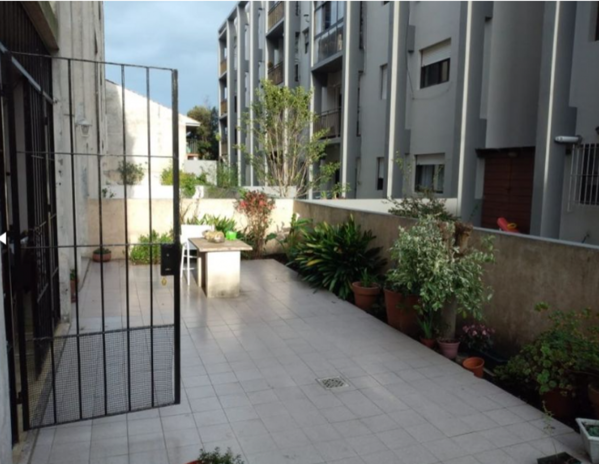 HERMOSO  4 AMB A LA CALLE CON JARDIN. AMPLIO  EXTERNO. USA 85.000 APTO CREDITO