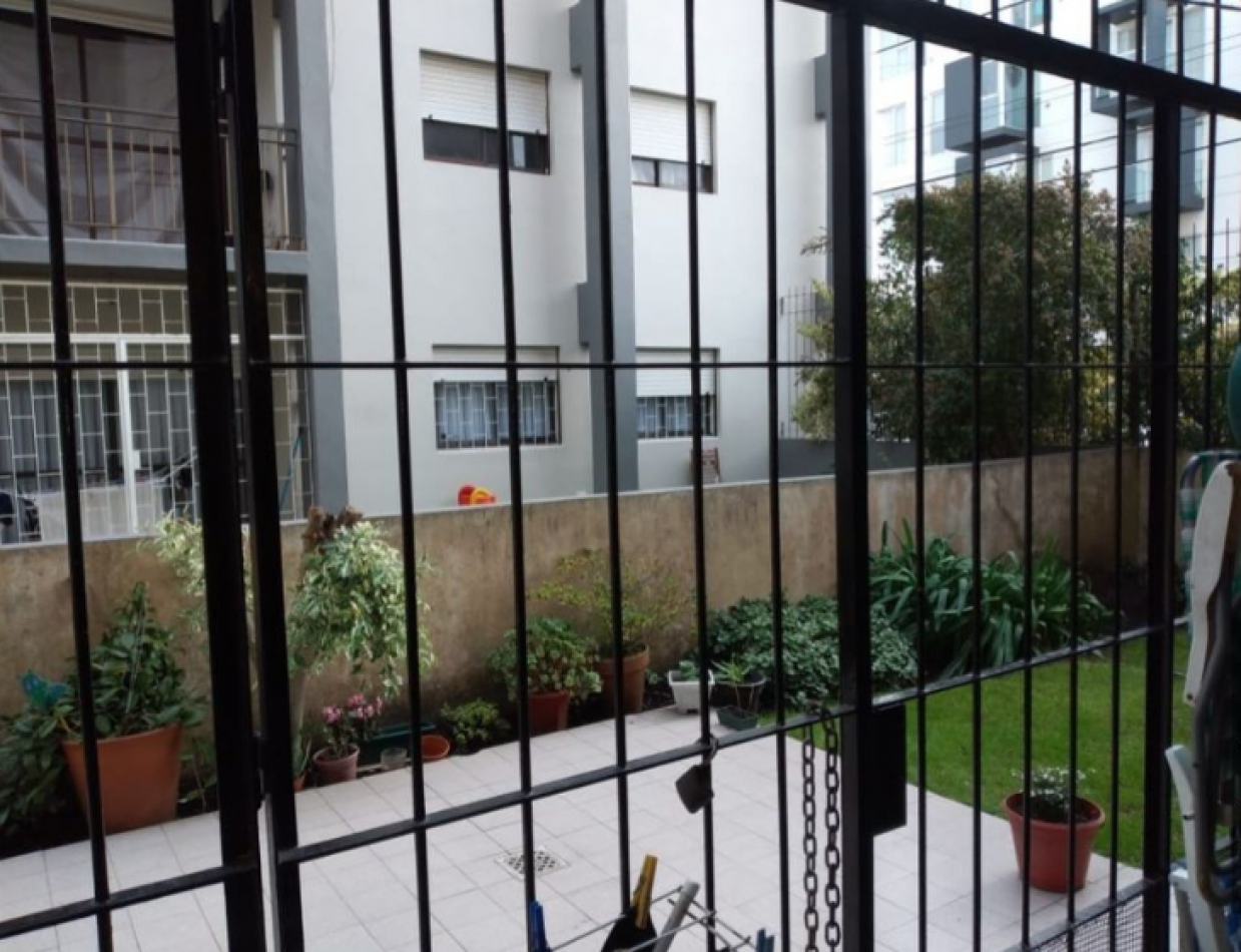 HERMOSO  4 AMB A LA CALLE CON JARDIN. AMPLIO  EXTERNO. USA 85.000 APTO CREDITO