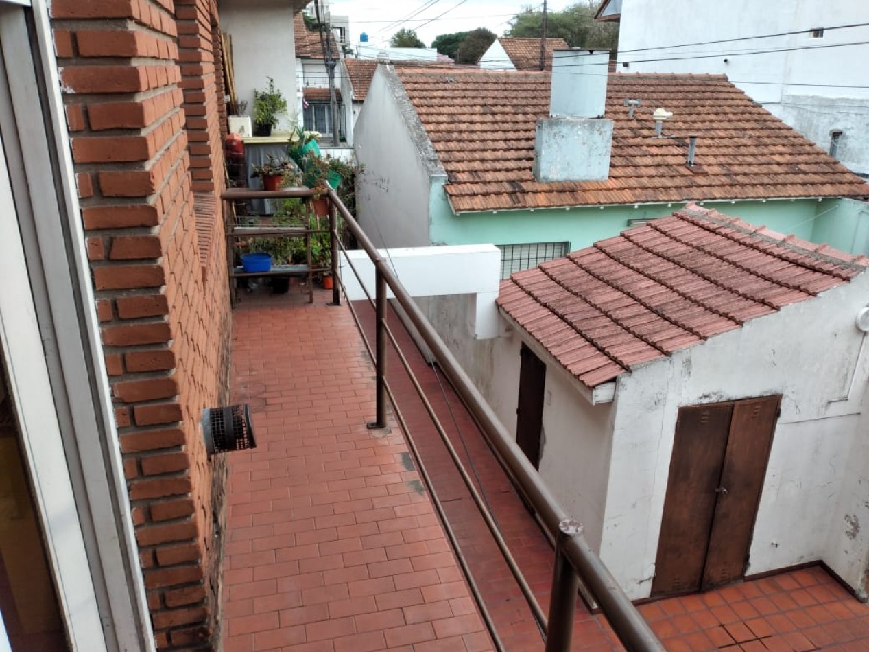 DEPTO.TIPO PH 1ER.X ESCALERA LATERAL. SAN JOSE.