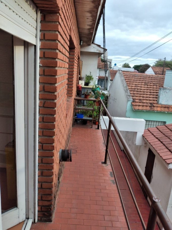 DEPTO.TIPO PH 1ER.X ESCALERA LATERAL. SAN JOSE.