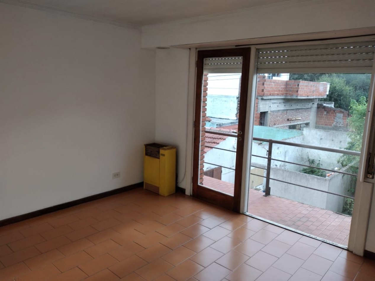 DEPTO.TIPO PH 1ER.X ESCALERA LATERAL. SAN JOSE.