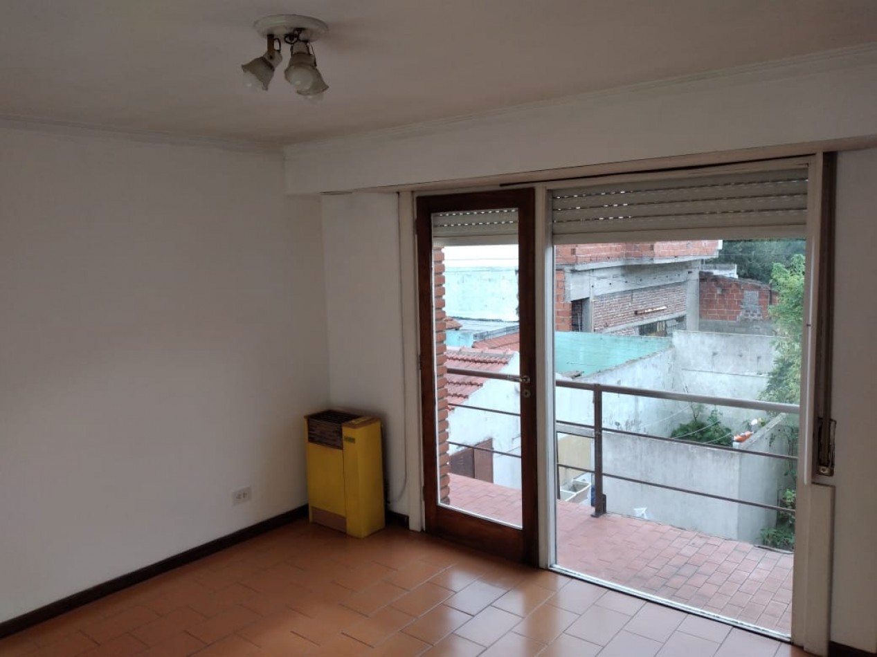 DEPTO.TIPO PH 1ER.X ESCALERA LATERAL. SAN JOSE.