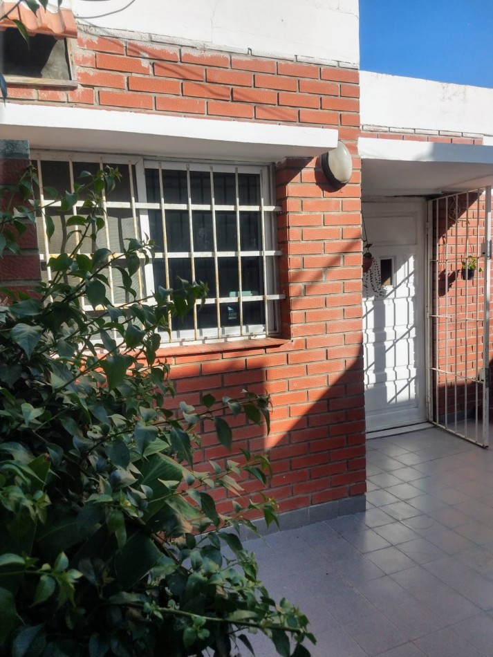 PH 2 AMB.POR PASILLO, CON PATIO y TERRAZA.CON RENTA.
