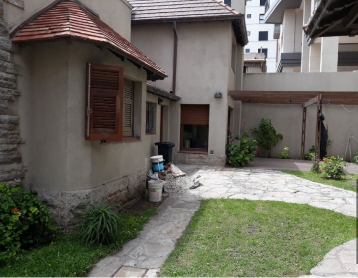 MAGNIFICO CHALET PARA EXIGENTES, FRENTE AL MAR. (LOTE EN PH)