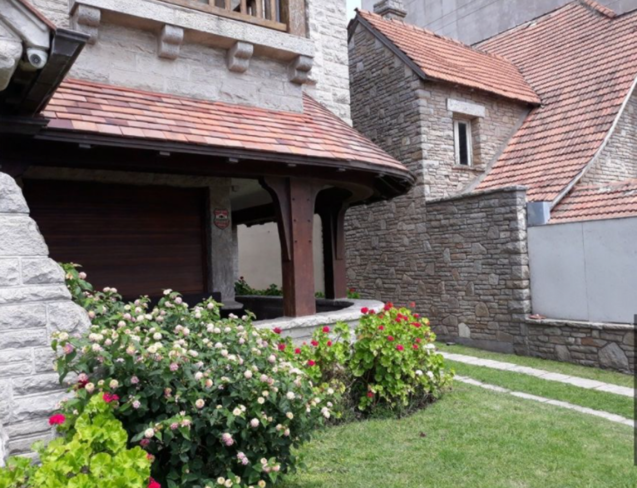 MAGNIFICO CHALET PARA EXIGENTES, FRENTE AL MAR. (LOTE EN PH)