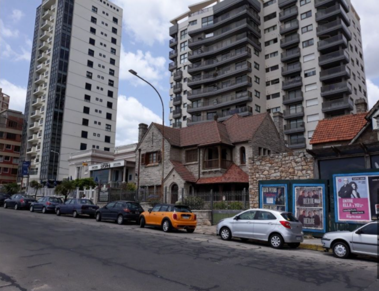 MAGNIFICO CHALET PARA EXIGENTES, FRENTE AL MAR. (LOTE EN PH)